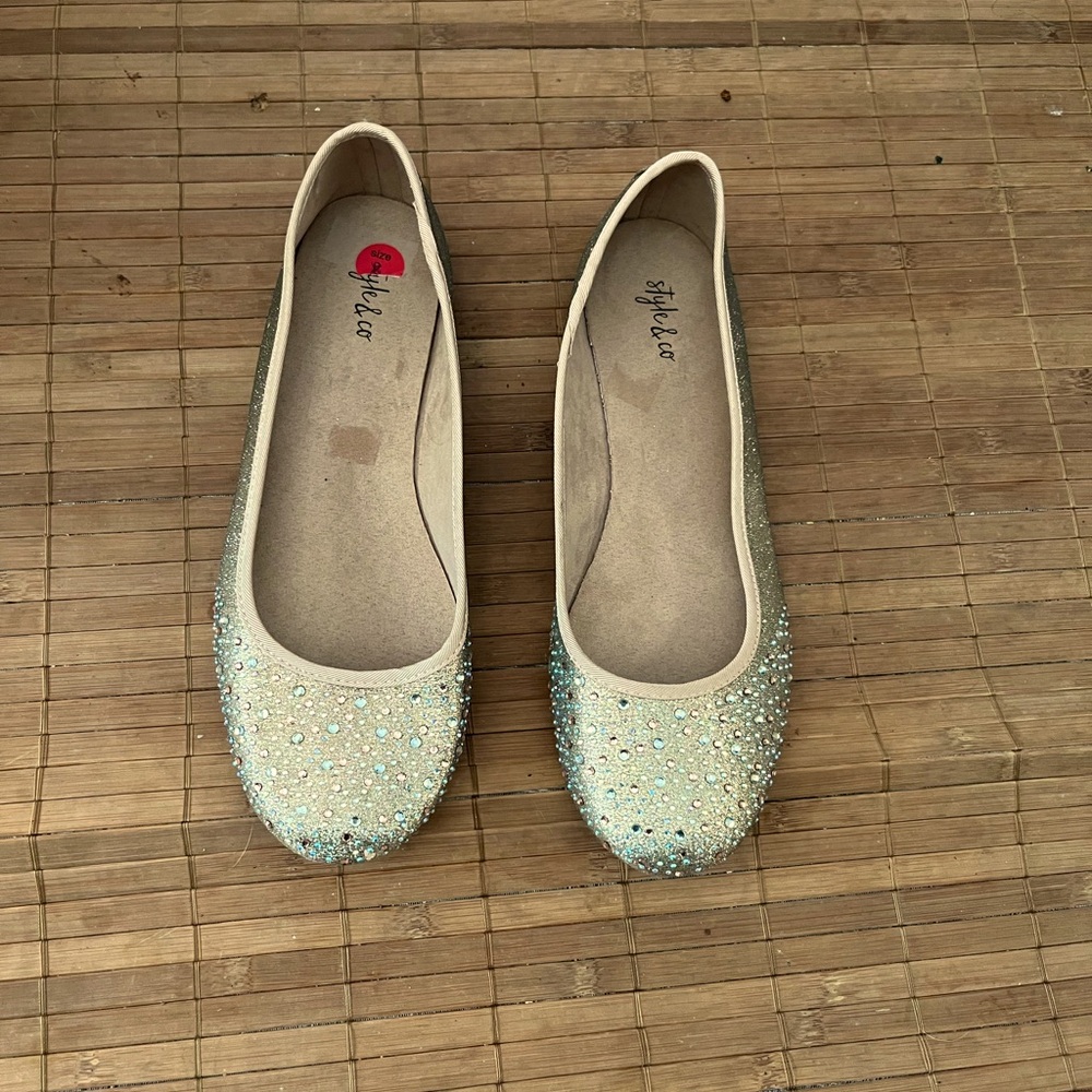 Style & Co Size 8 Flats Gold with Crystal Gemstones NWOT